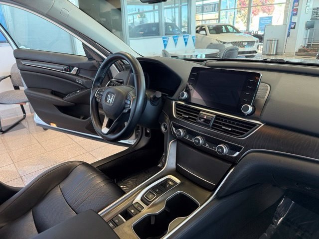 Honda Accord Hybrid Vehicle Full-screen Gallery Image 02