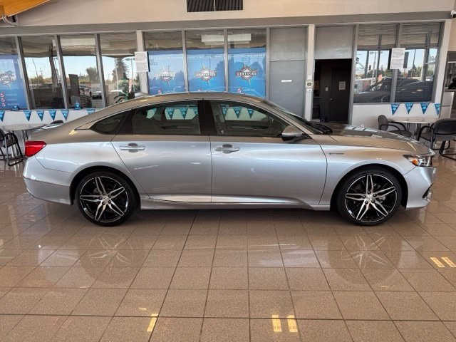 Honda Accord Hybrid Vehicle Full-screen Gallery Image 03