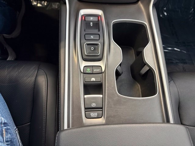 Honda Accord Hybrid Vehicle Full-screen Gallery Image 17