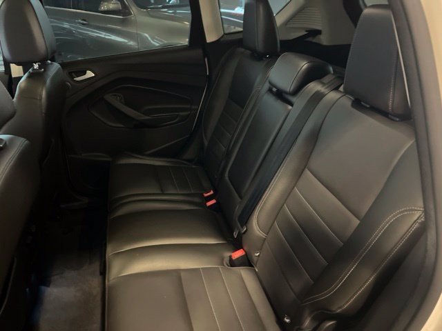 Ford C-Max Hybrid Vehicle Full-screen Gallery Image 05
