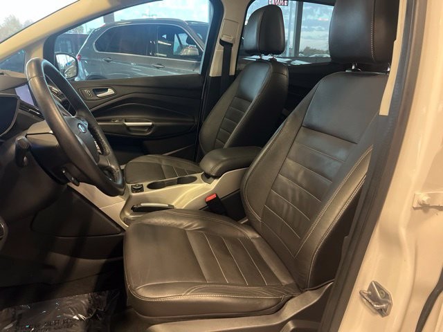 Ford C-Max Hybrid Vehicle Full-screen Gallery Image 16