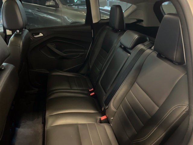 Ford C-Max Hybrid Vehicle Full-screen Gallery Image 17