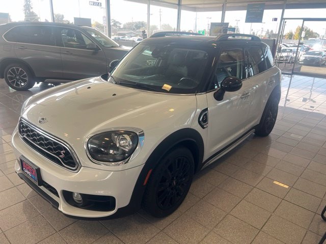 MINI Countryman Vehicle Full-screen Gallery Image 03