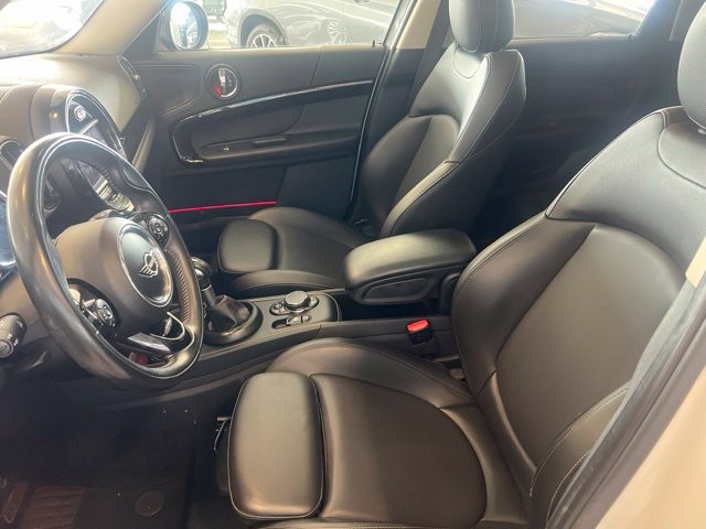MINI Countryman Vehicle Full-screen Gallery Image 04