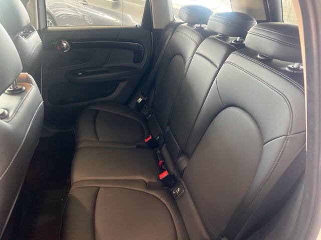 MINI Countryman Vehicle Full-screen Gallery Image 05
