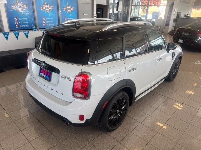MINI Countryman Vehicle Full-screen Gallery Image 09