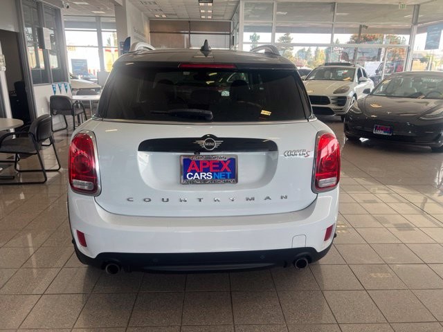 MINI Countryman Vehicle Full-screen Gallery Image 10