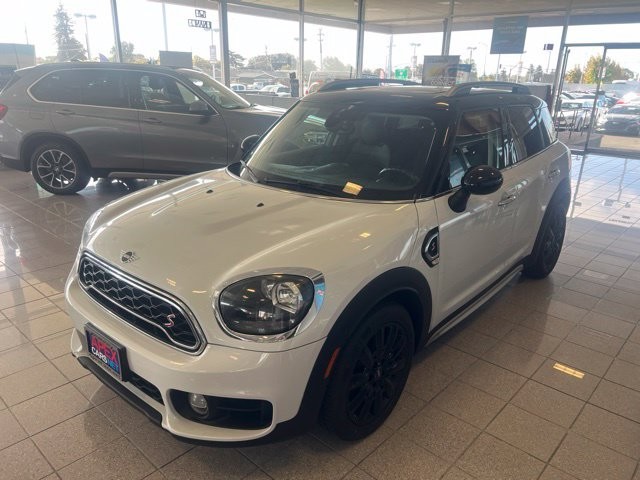 MINI Countryman Vehicle Full-screen Gallery Image 15