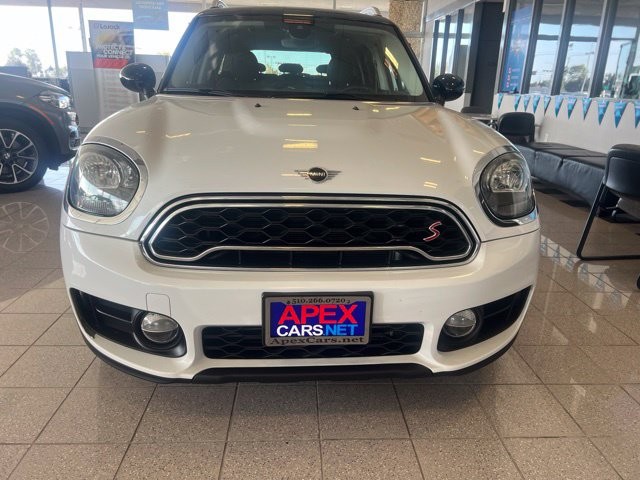 MINI Countryman Vehicle Full-screen Gallery Image 16