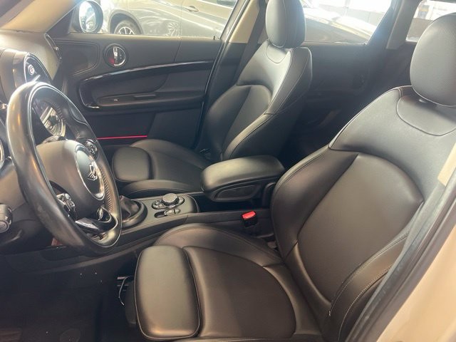 MINI Countryman Vehicle Full-screen Gallery Image 18