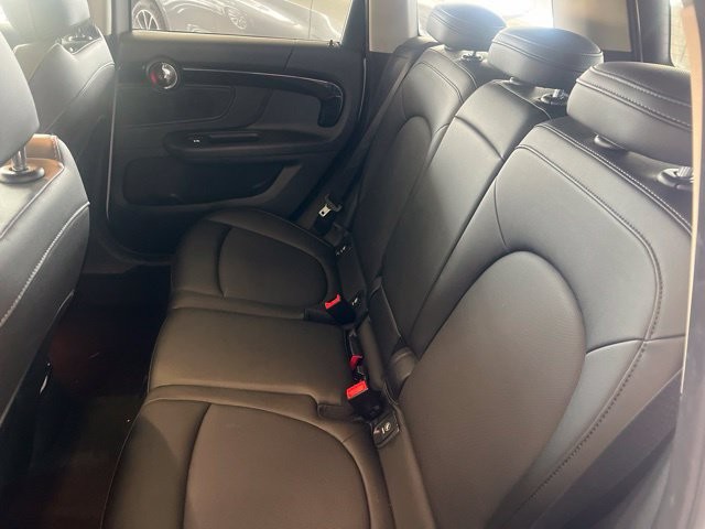 MINI Countryman Vehicle Full-screen Gallery Image 19