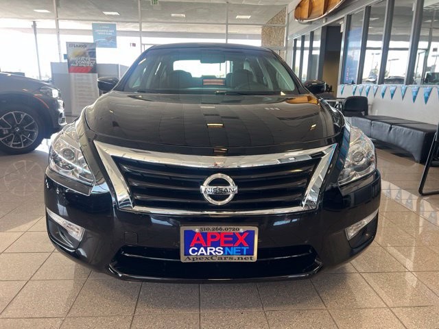 Nissan Altima Vehicle Full-screen Gallery Image 16