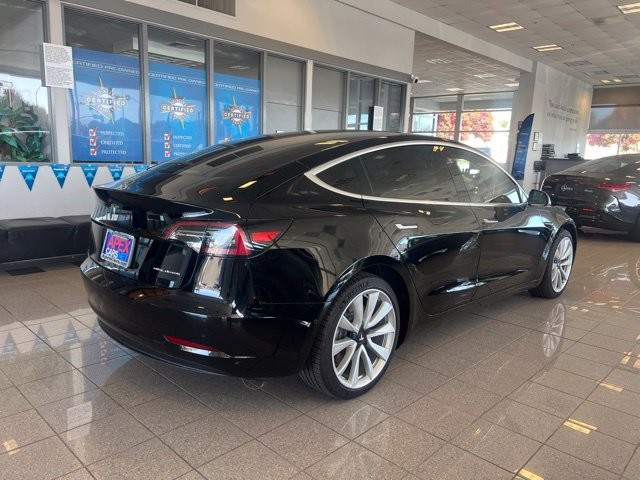 Tesla Model 3 Vehicle Full-screen Gallery Image 02