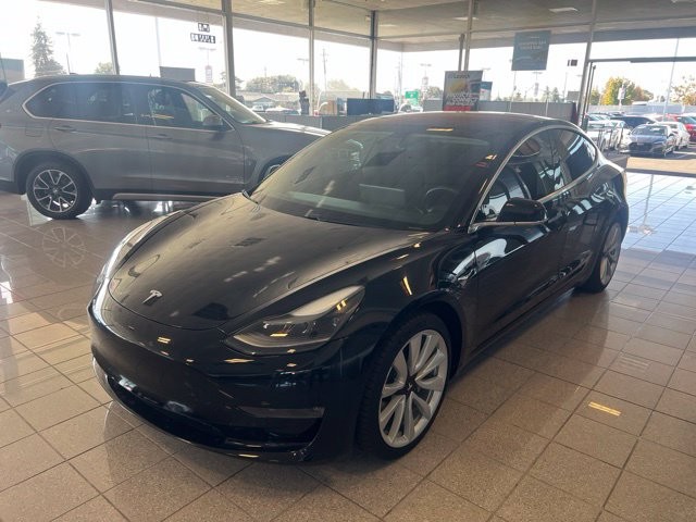 Tesla Model 3 Vehicle Full-screen Gallery Image 03