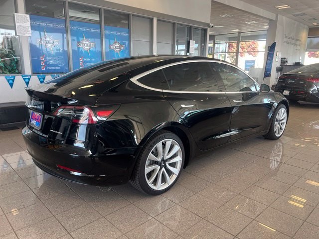 Tesla Model 3 Vehicle Full-screen Gallery Image 08
