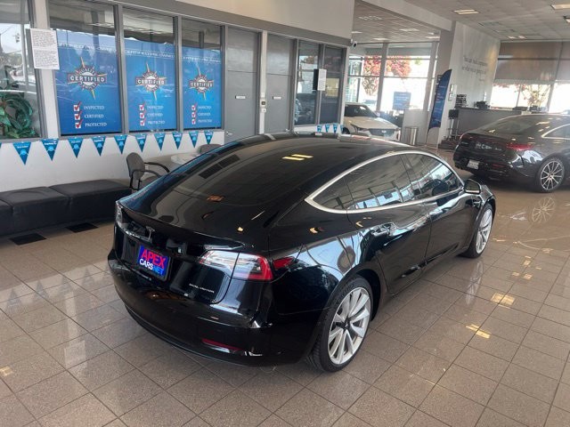 Tesla Model 3 Vehicle Full-screen Gallery Image 09