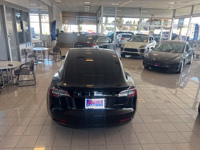 Tesla Model 3 Vehicle Full-screen Gallery Image 11