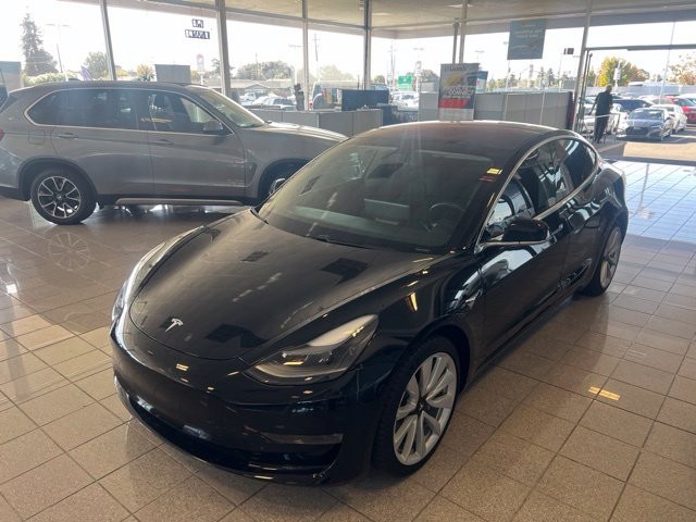 Tesla Model 3 Vehicle Full-screen Gallery Image 15