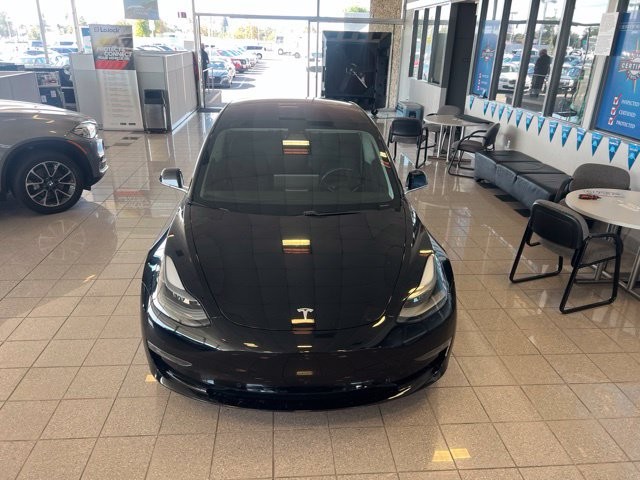Tesla Model 3 Vehicle Full-screen Gallery Image 17