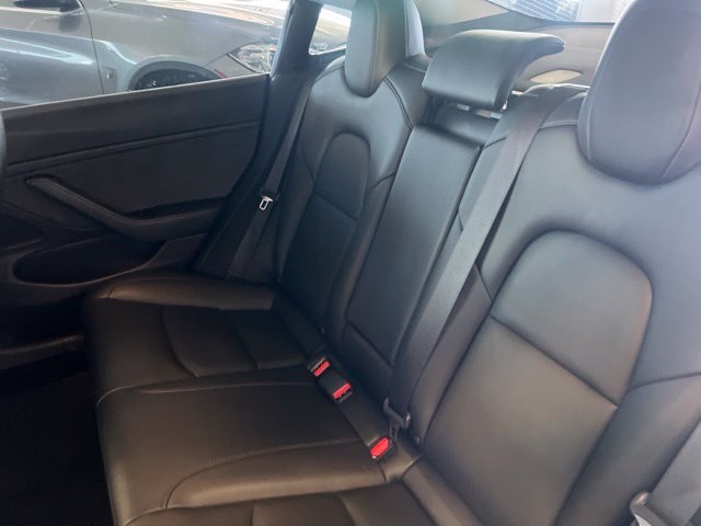 Tesla Model 3 Vehicle Full-screen Gallery Image 19