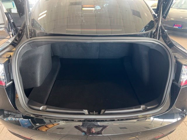 Tesla Model 3 Vehicle Full-screen Gallery Image 20
