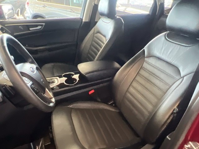 Ford Edge Vehicle Full-screen Gallery Image 04