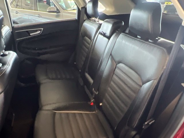 Ford Edge Vehicle Full-screen Gallery Image 05