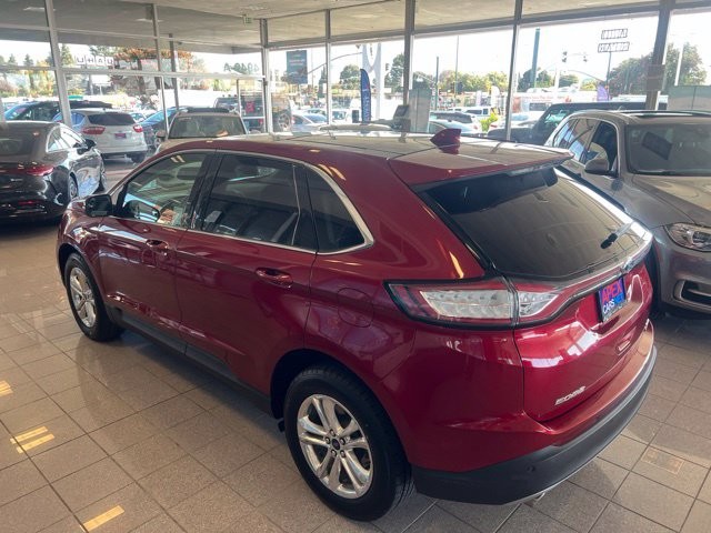 Ford Edge Vehicle Full-screen Gallery Image 14