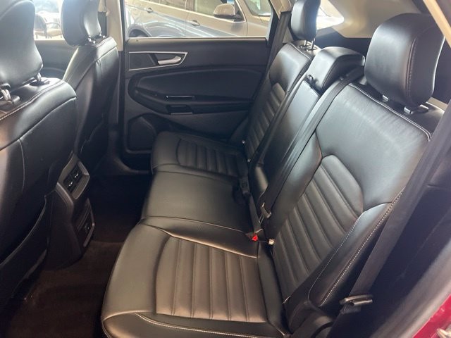 Ford Edge Vehicle Full-screen Gallery Image 20
