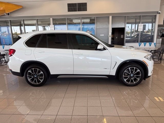 BMW X5 Vehicle Full-screen Gallery Image 03