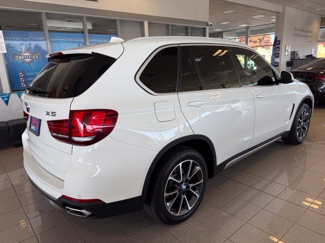 BMW X5 Vehicle Full-screen Gallery Image 04