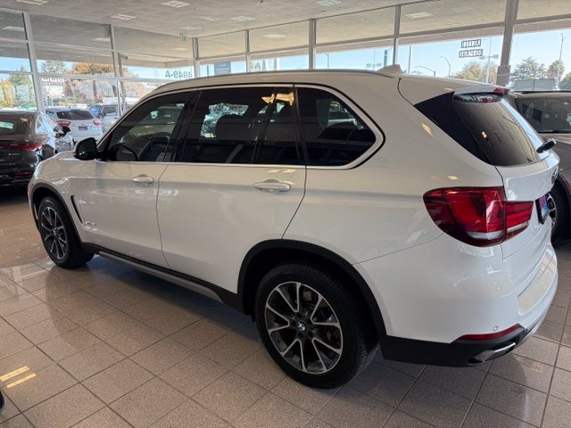 BMW X5 Vehicle Full-screen Gallery Image 06