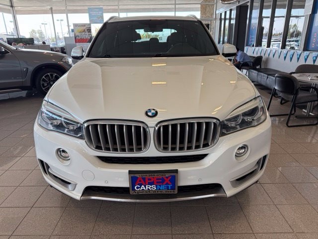BMW X5 Vehicle Full-screen Gallery Image 08