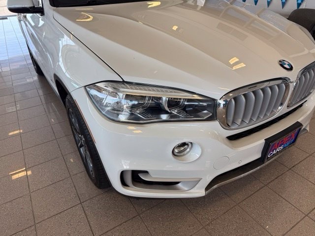 BMW X5 Vehicle Full-screen Gallery Image 09