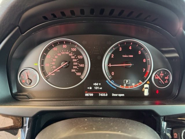 BMW X5 Vehicle Full-screen Gallery Image 14
