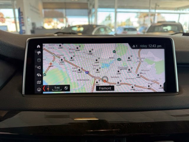 BMW X5 Vehicle Full-screen Gallery Image 15