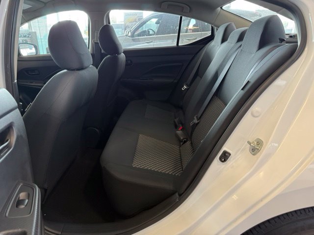 Nissan Versa Sedan Vehicle Full-screen Gallery Image 03