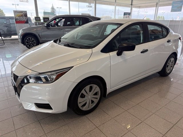 Nissan Versa Sedan Vehicle Full-screen Gallery Image 08