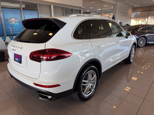 Porsche Cayenne Vehicle Full-screen Gallery Image 04