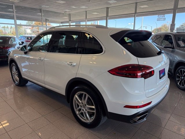 Porsche Cayenne Vehicle Full-screen Gallery Image 06