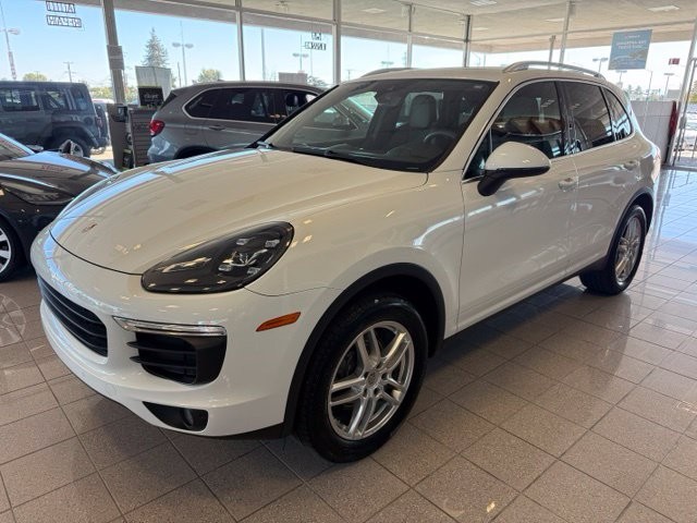 Porsche Cayenne Vehicle Full-screen Gallery Image 07