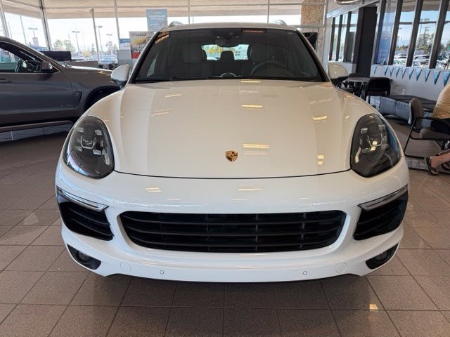 Porsche Cayenne Vehicle Full-screen Gallery Image 08
