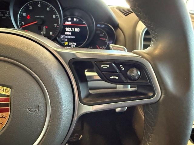Porsche Cayenne Vehicle Full-screen Gallery Image 17
