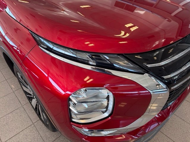 Mitsubishi Outlander Vehicle Full-screen Gallery Image 10