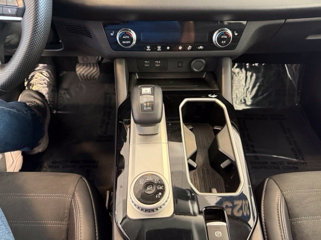 Mitsubishi Outlander Vehicle Full-screen Gallery Image 17