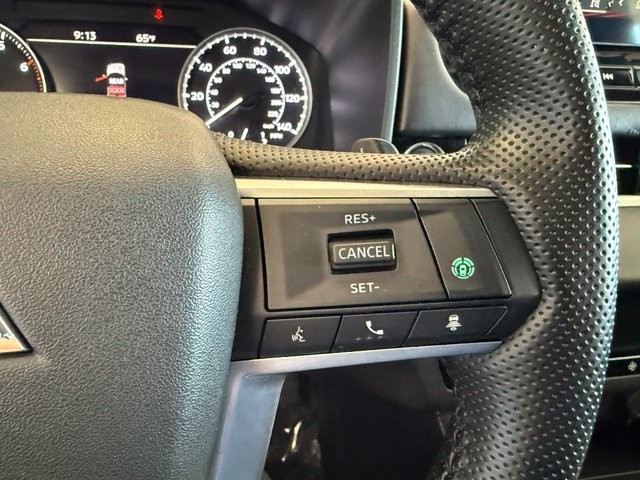Mitsubishi Outlander Vehicle Full-screen Gallery Image 18