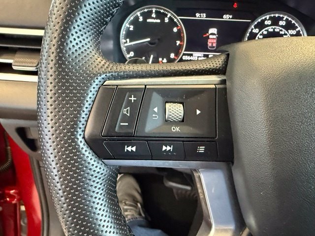 Mitsubishi Outlander Vehicle Full-screen Gallery Image 19