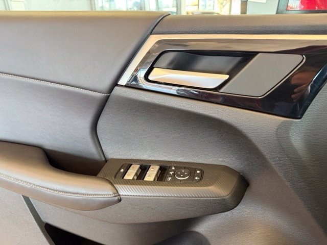 Mitsubishi Outlander Vehicle Full-screen Gallery Image 20