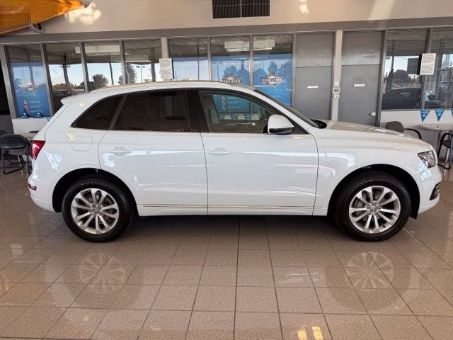 Audi Q5 Vehicle Full-screen Gallery Image 03