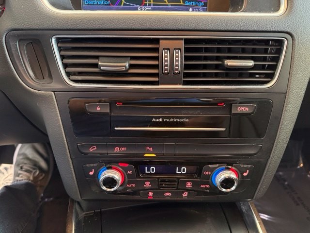 Audi Q5 Vehicle Full-screen Gallery Image 17